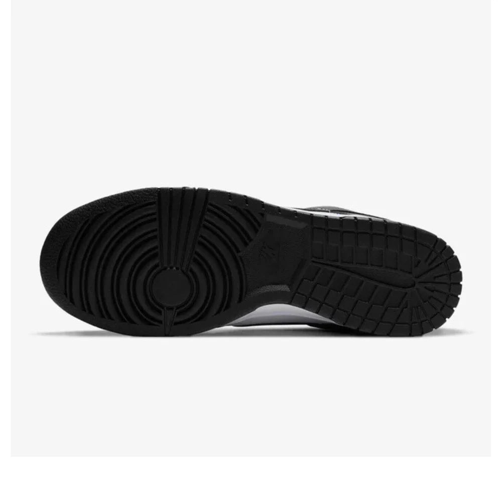 DUNK LOW PANDA
